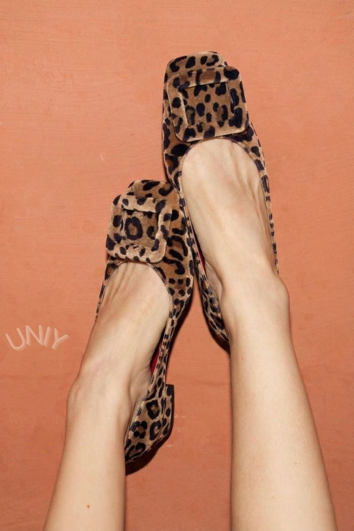 Ballerines à bout carré en velours avec boucle
