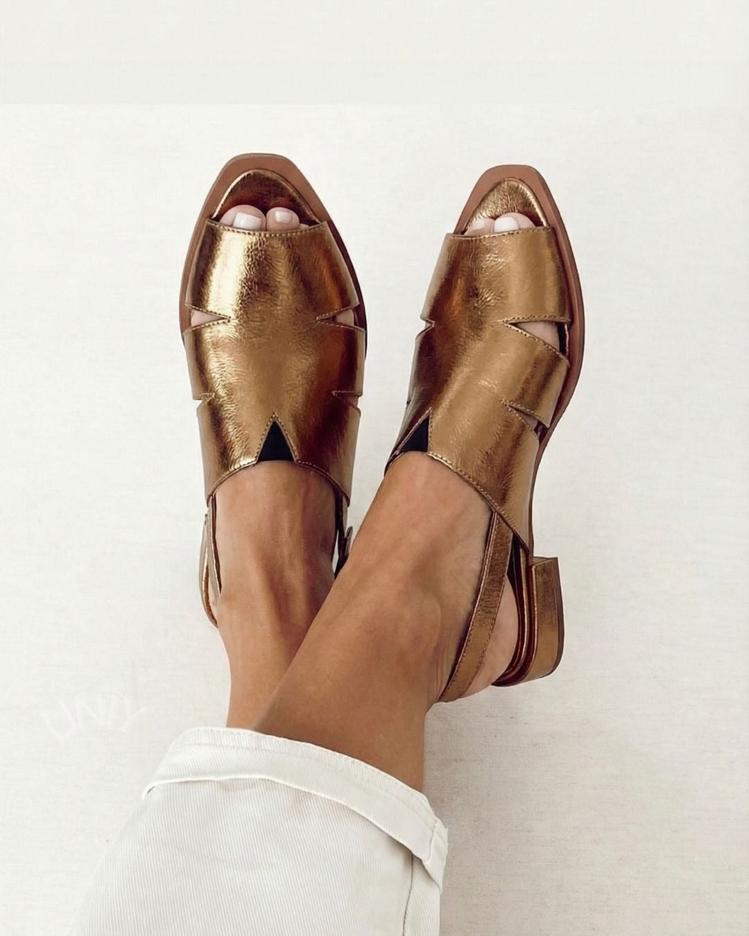 Sandales slingback à découpe peep toe métallisées basses Or