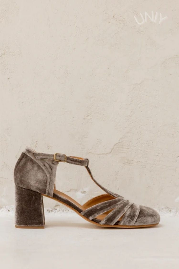 Talons larges cut-out en velours avec boucle et bride en T