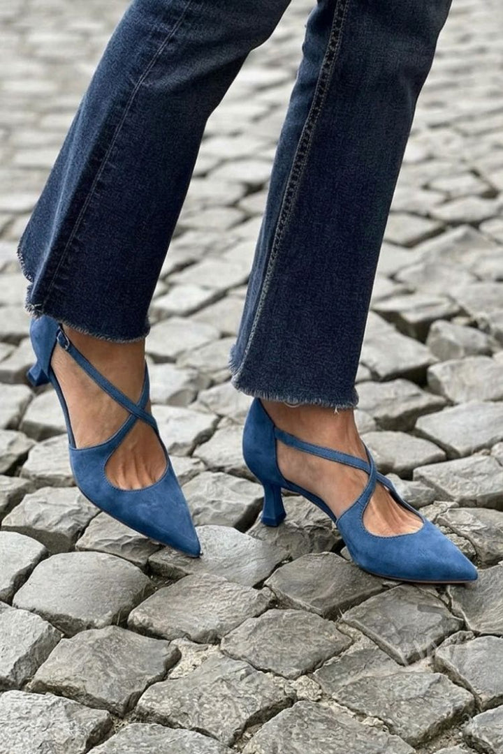 Talons bas kaki à bout pointu unis avec boucle et brides croisées