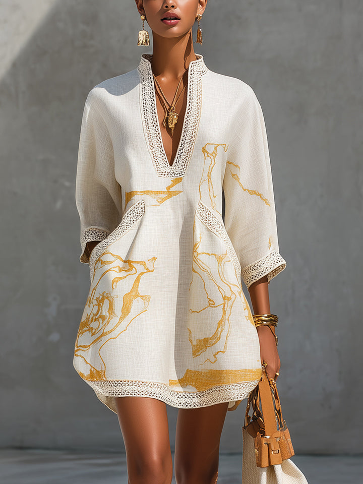 Aliénor | Robe Mini en Dentelle au Crochet Ivoire avec Motifs Dorés et Décolleté en V