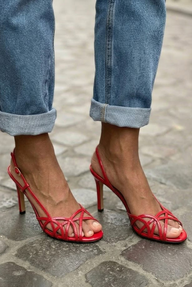 Sandales slingback à talon aigu avec bout ouvert et lanières croisées